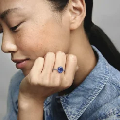 Bague Halo avec Pierre ovale bleue Pandora Timeless