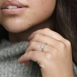 Bague Halo Scintillant Carré Pandora Timeless