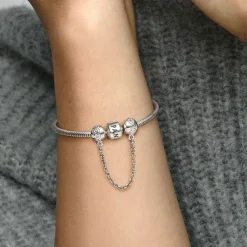 Charm Chaîne de Confort Argent Couronne de Cœurs Pandora Moments