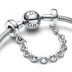 Charm Chaîne de Confort Frise de Cœurs