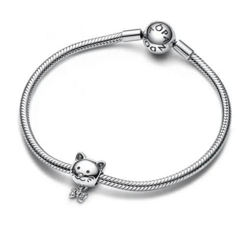 Charm chat et nœud scintillant