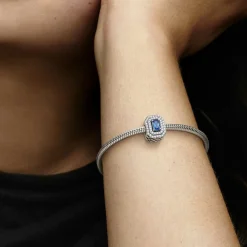 Charm Femme Abyme de Rectangles Scintillants Bleu Pandora Timeless