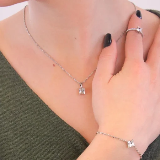 Collier Simple Square Argenté