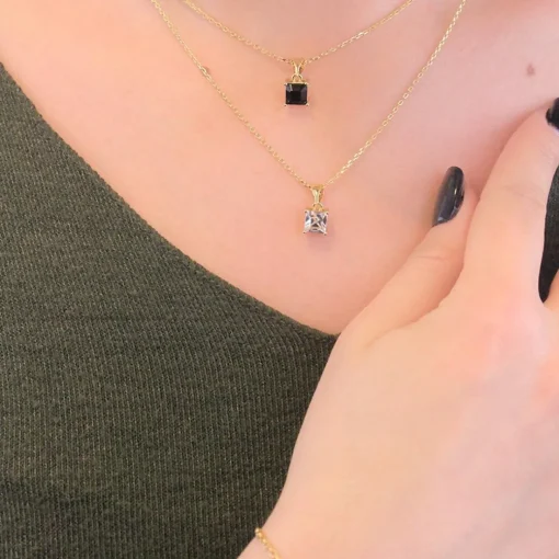 Collier Simple Square Or