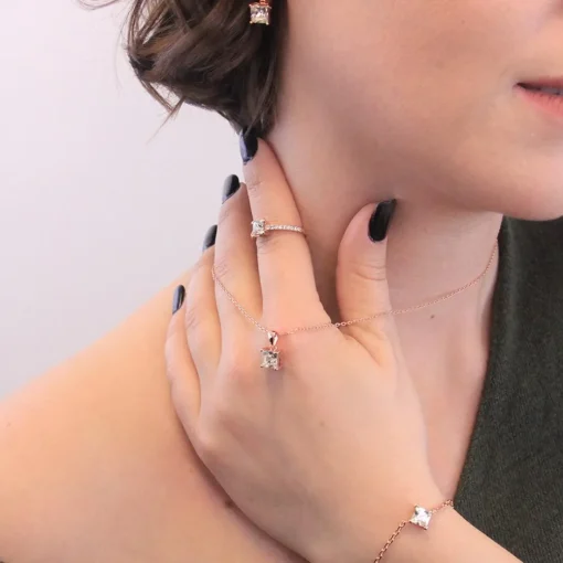 Collier Simple Square Or Rose
